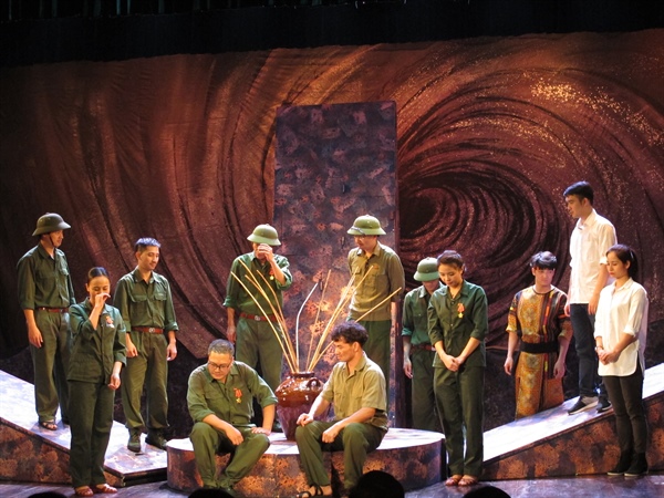 Nhà hát Kịch Việt Nam tổ chức đêm diễn khích lệ tinh thần NSND Anh Tú đang bệnh nặng